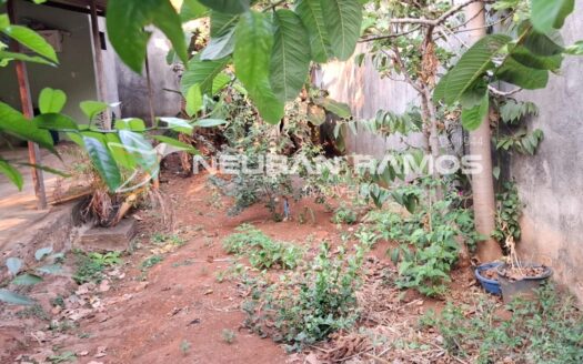 Casa com suíte e quintal grande à venda no Jardim Mont Serrat — Aparecida de Goiânia (GO)