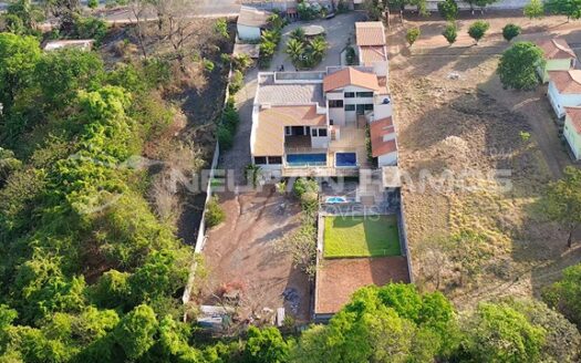 Chácara de Luxo à Venda em Aparecida de Goiânia | 4.200m² | Jardim Veneza | Alto Padrão com Córrego