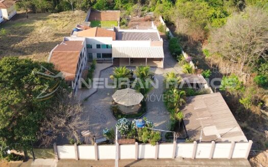 Chácara de Luxo à Venda em Aparecida de Goiânia | 4.200m² | Jardim Veneza | Alto Padrão com Córrego