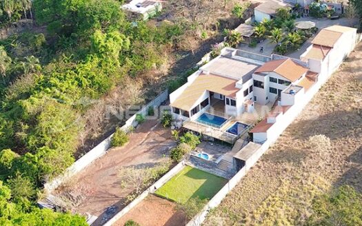 Chácara de Luxo à Venda em Aparecida de Goiânia | 4.200m² | Jardim Veneza | Alto Padrão com Córrego