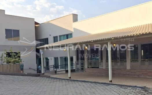 Chácara de Luxo à Venda em Aparecida de Goiânia | 4.200m² | Jardim Veneza | Alto Padrão com Córrego