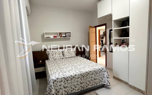 Casa à Venda em Correntina – BA | 4 Quartos | Piscina Aquecida | Energia Solar