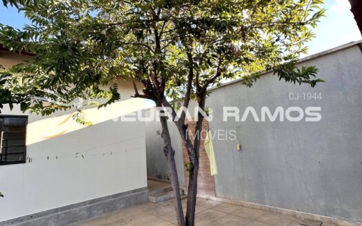 Casa à Venda em Correntina – BA | 4 Quartos | Piscina Aquecida | Energia Solar