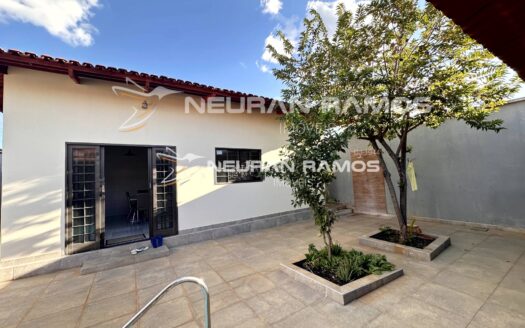 Casa à Venda em Correntina – BA | 4 Quartos | Piscina Aquecida | Energia Solar