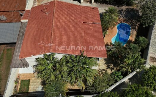 Sobrado à venda em Goiânia, há 4,5 km do Shopping Flamboyant, com 5 Quartos e Piscina